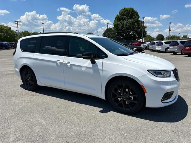 2024 Chrysler Pacifica PACIFICA TOURING L