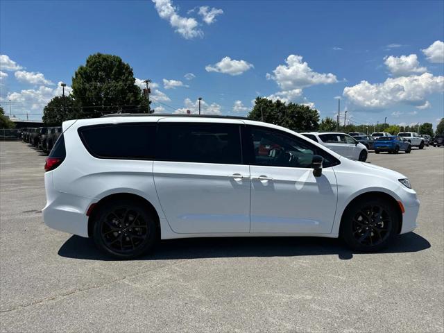 2024 Chrysler Pacifica PACIFICA TOURING L