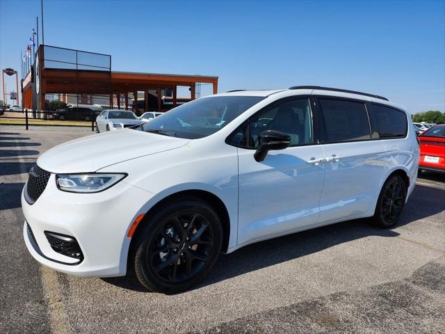 2024 Chrysler Pacifica PACIFICA TOURING L