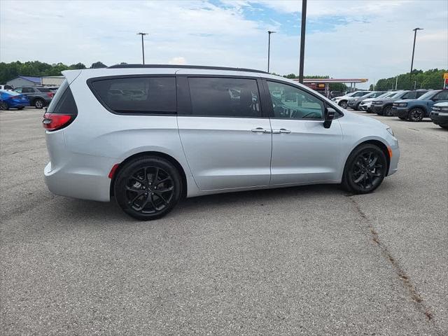 2024 Chrysler Pacifica PACIFICA TOURING L