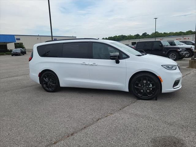 2024 Chrysler Pacifica PACIFICA TOURING L