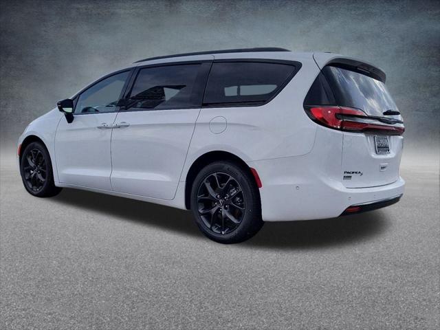 2024 Chrysler Pacifica PACIFICA TOURING L