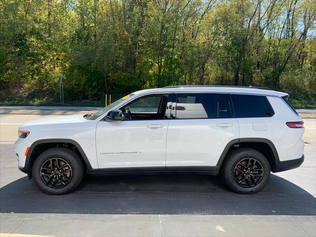 2022 Jeep Grand Cherokee L Laredo 4x4