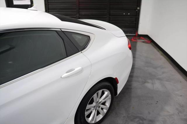 2017 Chrysler 200 Limited Platinum