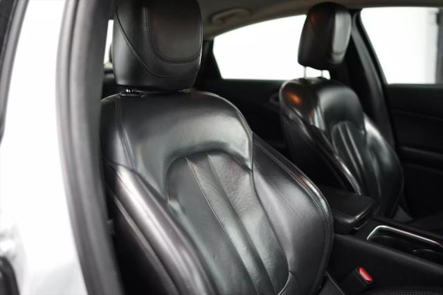 2017 Chrysler 200 Limited Platinum