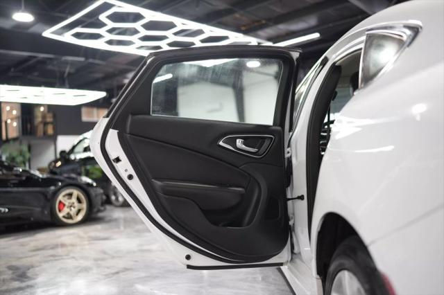 2017 Chrysler 200 Limited Platinum