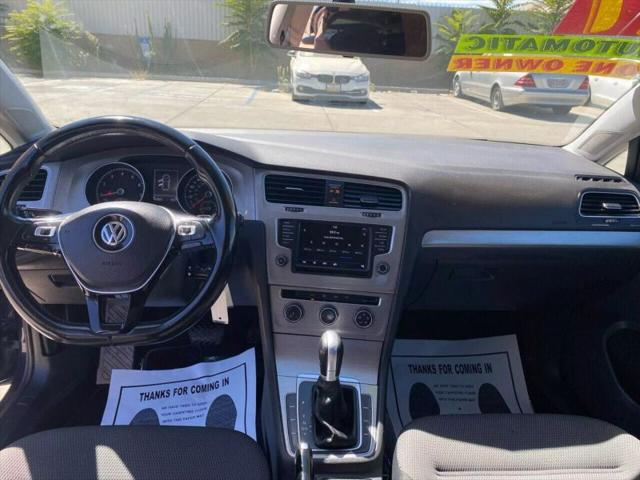 2017 Volkswagen Golf TSI S 4-Door