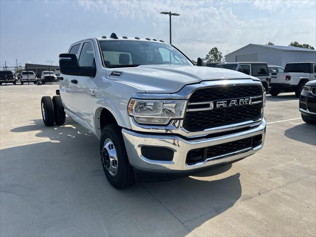 2024 RAM Ram 3500 Chassis Cab RAM 3500 TRADESMAN CREW CAB CHASSIS 4X4 60 CA