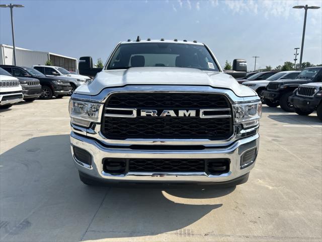 2024 RAM Ram 3500 Chassis Cab RAM 3500 TRADESMAN CREW CAB CHASSIS 4X4 60 CA