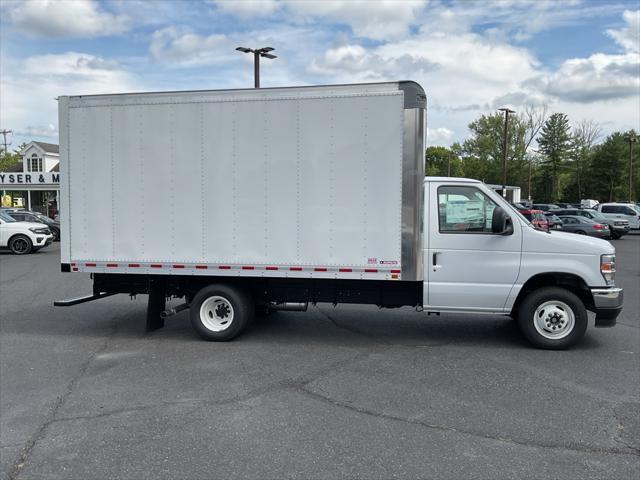 2025 Ford E-350 Cutaway E-350 15 FT Box Truck