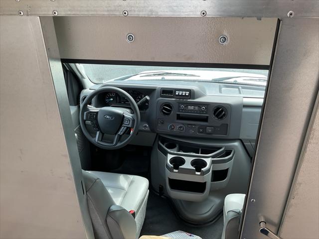 2025 Ford E-350 Cutaway E-350 15 FT Box Truck