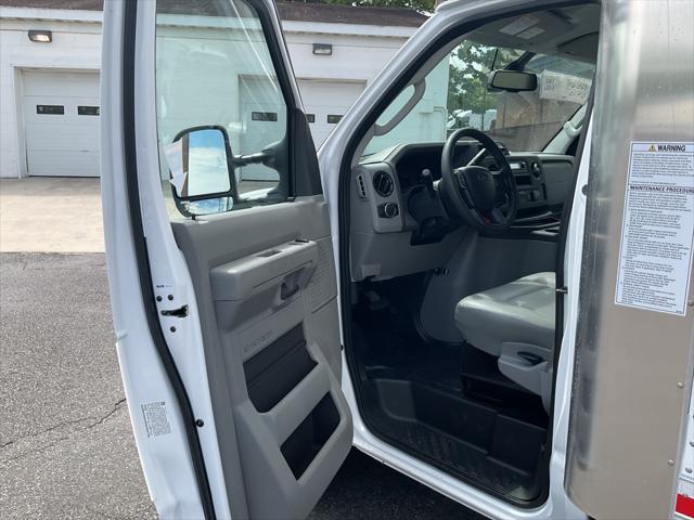 2025 Ford E-350 Cutaway E-350 15 FT Box Truck