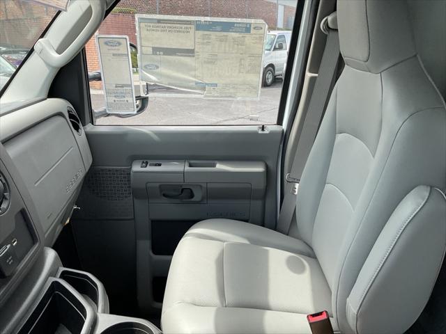 2025 Ford E-350 Cutaway E-350 15 FT Box Truck