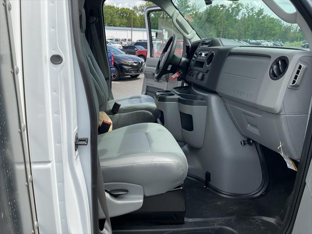 2025 Ford E-350 Cutaway E-350 15 FT Box Truck