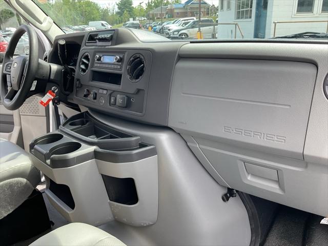 2025 Ford E-350 Cutaway E-350 15 FT Box Truck