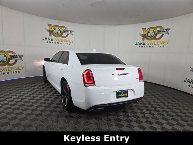 2023 Chrysler 300 Touring
