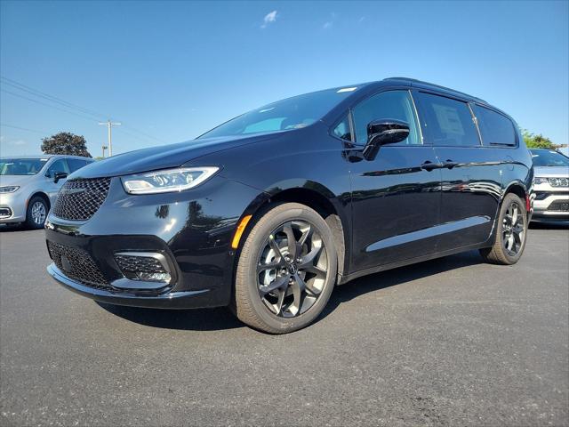 2024 Chrysler Pacifica PACIFICA TOURING L