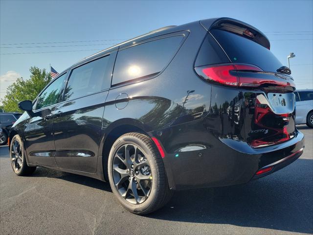 2024 Chrysler Pacifica PACIFICA TOURING L