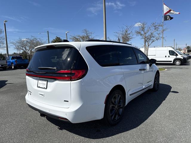 2024 Chrysler Pacifica PACIFICA TOURING L AWD