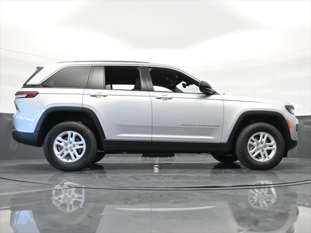 2024 Jeep Grand Cherokee GRAND CHEROKEE LAREDO 4X2