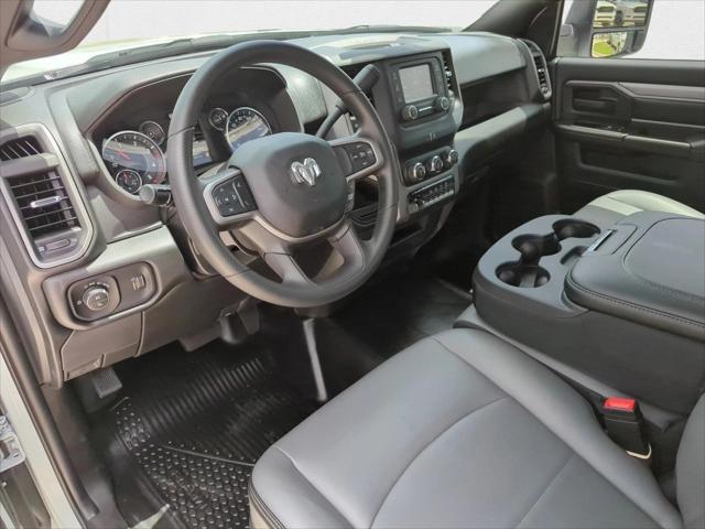 2024 RAM Ram 5500 Chassis Cab RAM 5500 TRADESMAN CHASSIS REGULAR CAB 4X2 84 CA 2024 RAM Ram 5500 Chassis Cab RAM 5500 TRADESMAN CHASSIS REGULAR CAB 4X2 84 CA