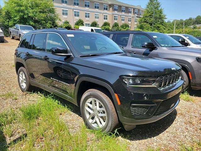 2024 Jeep Grand Cherokee GRAND CHEROKEE LAREDO X 4X4