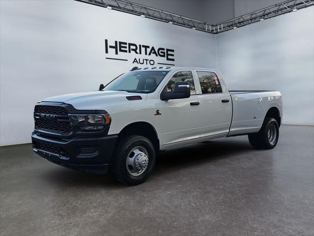2023 RAM 3500 Tradesman Crew Cab 4x4 8 Box