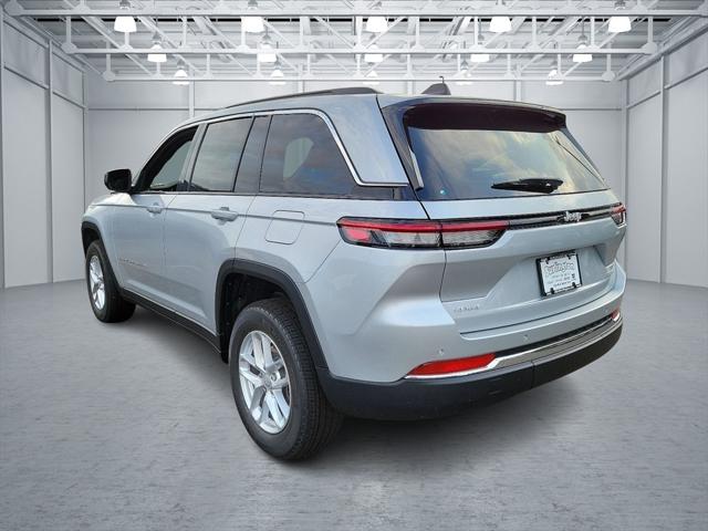 2024 Jeep Grand Cherokee GRAND CHEROKEE LAREDO X 4X4