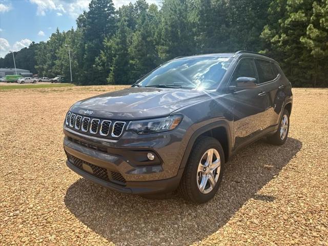 2024 Jeep Compass COMPASS LATITUDE 4X4
