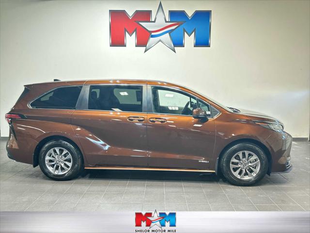 2021 Toyota Sienna LE 2021 Toyota Sienna LE