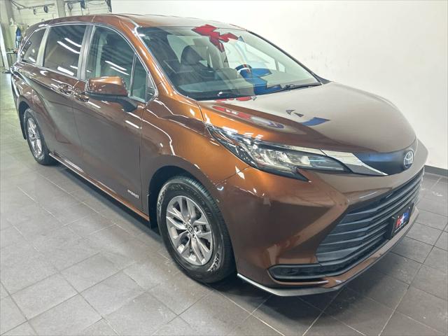 2021 Toyota Sienna LE 2021 Toyota Sienna LE