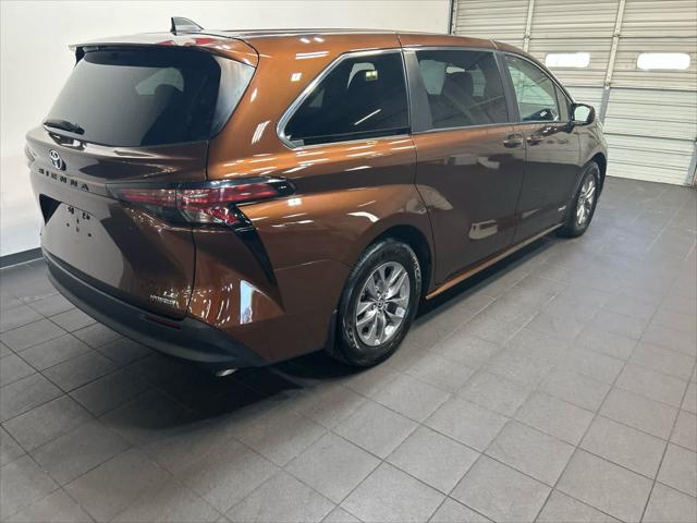 2021 Toyota Sienna LE 2021 Toyota Sienna LE