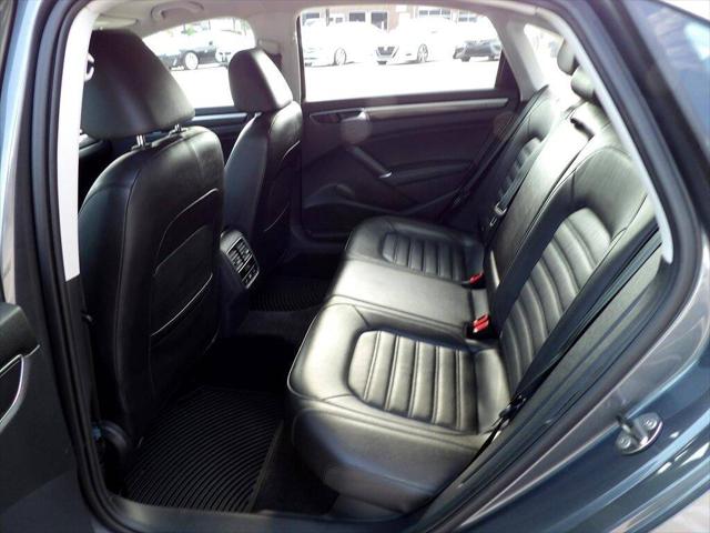 2017 Volkswagen Passat 1.8T SEL Premium