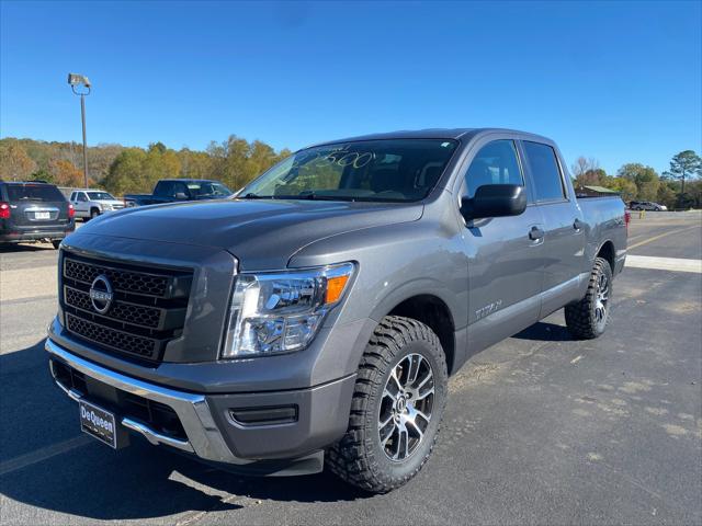 2023 Nissan TITAN Crew Cab SV 4x4