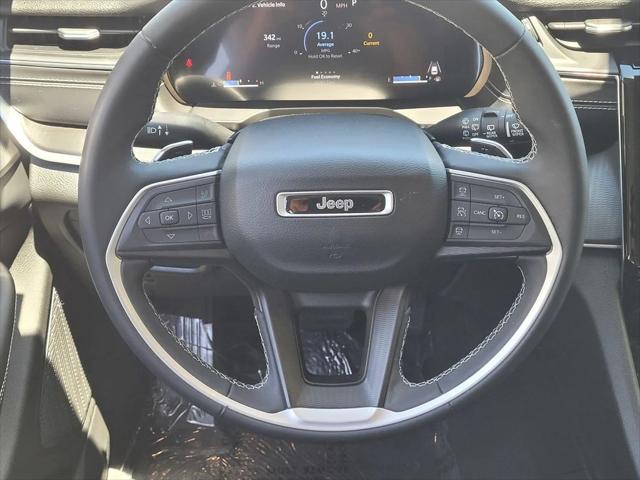 2023 Jeep Grand Cherokee L Laredo 4x4