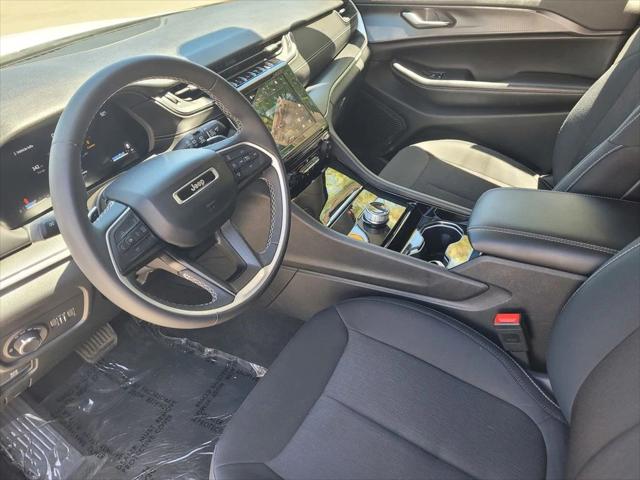 2023 Jeep Grand Cherokee L Laredo 4x4