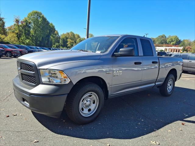 2024 RAM Ram 1500 Classic RAM 1500 CLASSIC TRADESMAN QUAD CAB 4X4 64 BOX