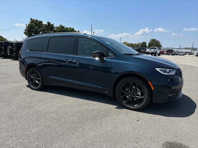 2024 Chrysler Pacifica PACIFICA TOURING L