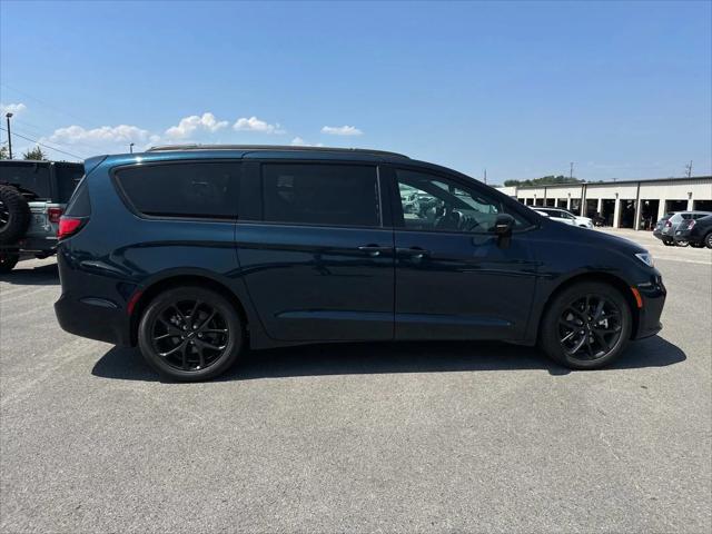 2024 Chrysler Pacifica PACIFICA TOURING L