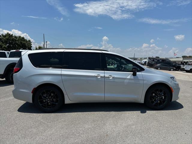 2024 Chrysler Pacifica PACIFICA TOURING L