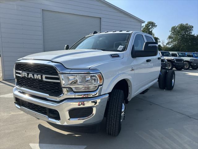 2024 RAM Ram 3500 Chassis Cab RAM 3500 TRADESMAN CREW CAB CHASSIS 4X4 60 CA
