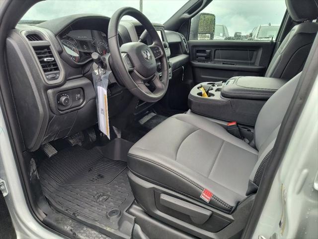 2024 RAM Ram 3500 Chassis Cab RAM 3500 TRADESMAN CREW CAB CHASSIS 4X4 60 CA