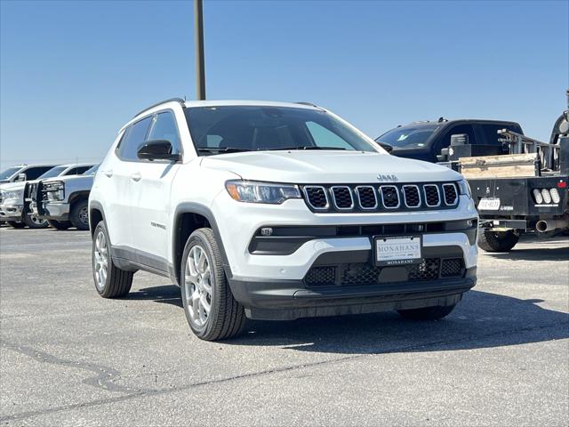 2024 Jeep Compass COMPASS LATITUDE LUX 4X4