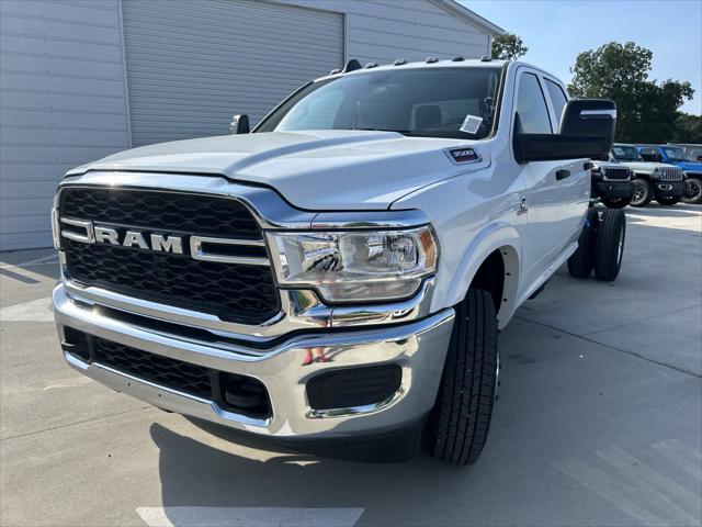 2024 RAM Ram 3500 Chassis Cab RAM 3500 TRADESMAN CREW CAB CHASSIS 4X4 60 CA