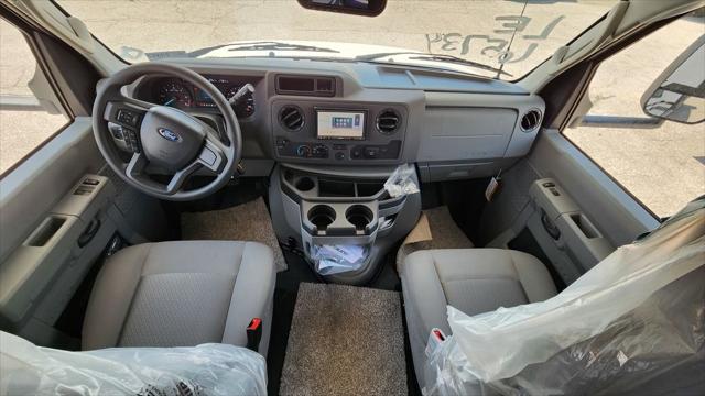 2025 Ford E-450 Cutaway Unknown