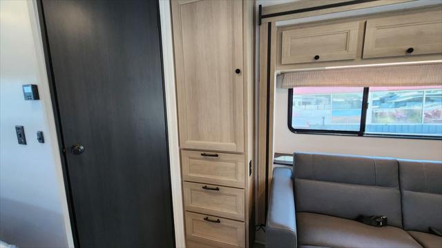 2025 Ford E-450 Cutaway Unknown