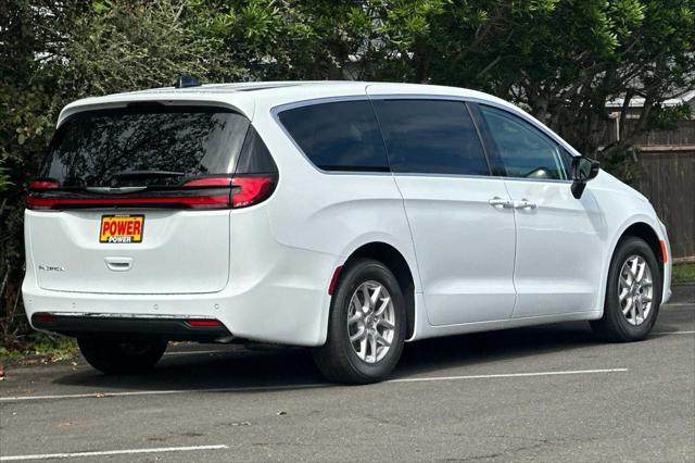 2024 Chrysler Pacifica PACIFICA TOURING L