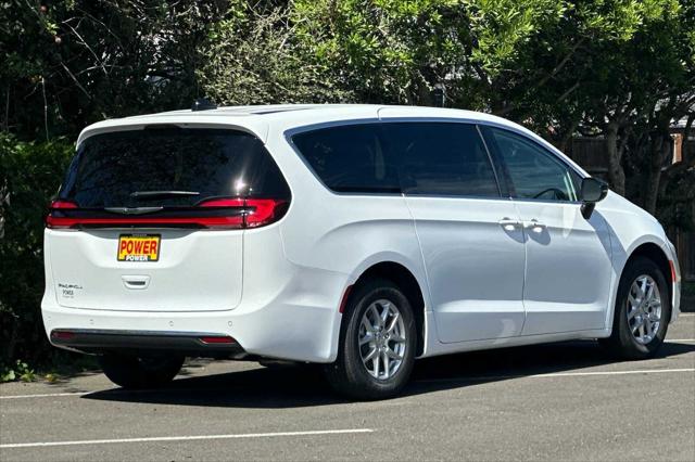 2024 Chrysler Pacifica PACIFICA TOURING L