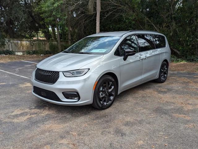 2024 Chrysler Pacifica PACIFICA TOURING L