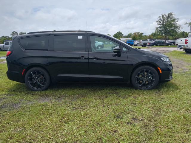 2024 Chrysler Pacifica PACIFICA TOURING L